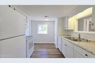32 Harbour Walk, New Bern, NC 28562 - Photo 3