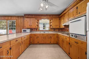 2705 Carey Rd, Kinston, NC 28504 - Photo 9