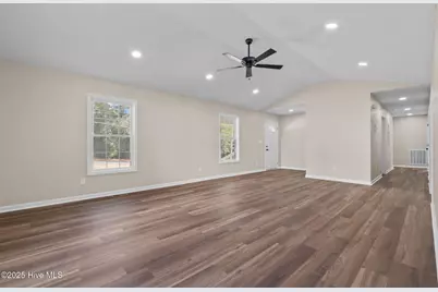 215 Beech Street, Hamlet, NC 28345 - Photo 7