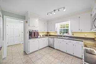 223 Churchill Dr, Greenville, NC 27858 - Photo 7