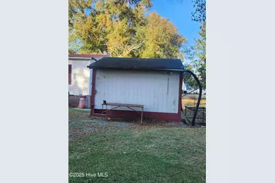 723 W Broad Street, Beulaville, NC 28518 - Photo 9