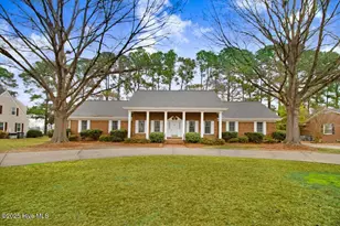 702 Hillcrest Dr, Mount Olive, NC 28365 - Photo 1