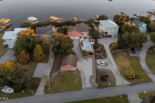7023 Archers Creek Dr, Emerald Isle, NC 28594 - Photo 9