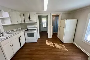 202 Lewis St, Bladenboro, NC 28320 - Photo 11