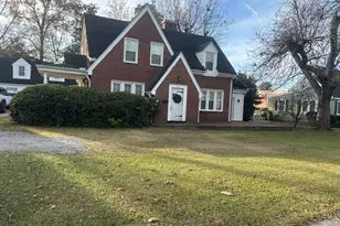 405 Sunset Ave, Clinton, NC 28328 - Photo 1