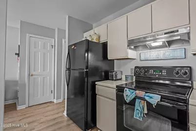 111 Florida Avenue #Apt 3, Carolina Beach, NC 28428 - Photo 9