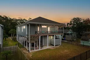 205 NE 59th St, Oak Island, NC 28465 - Photo 3