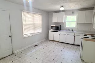 616 N Pine St, Roseboro, NC 28382 - Photo 5