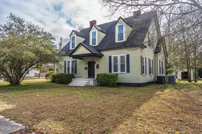 301 W Central Street, Maxton, NC 28364 - Photo 5