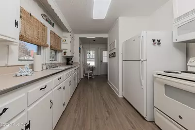 520 W Corbett Avenue, Swansboro, NC 28584 - Photo 15