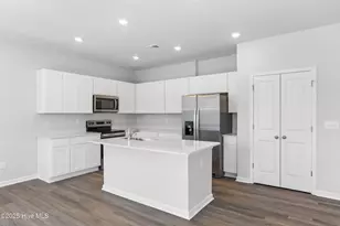 621 S Squires Run Ln, Richlands, NC 28574 - Photo 5