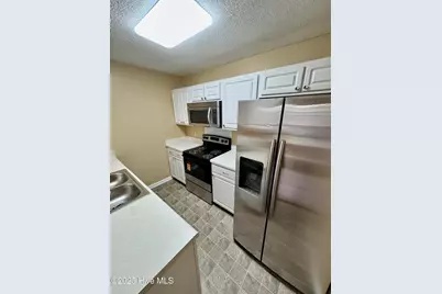 2506 Bluff View Court #B, Greenville, NC 27834 - Photo 7