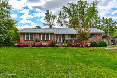 307 W Westbrook Street, Wallace, NC 28466 - Photo 1