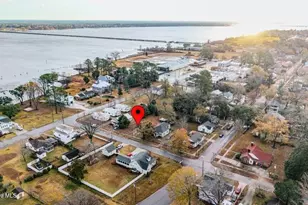 305 North Ave, New Bern, NC 28560 - Photo 1