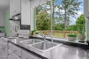210 Glenburnie Dr, New Bern, NC 28560 - Photo 17
