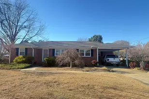 703 Underwood St, Clinton, NC 28328 - Photo 1