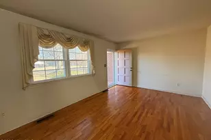 703 Underwood St, Clinton, NC 28328 - Photo 5
