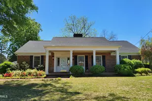 105 Finch St, Clinton, NC 28328 - Photo 1