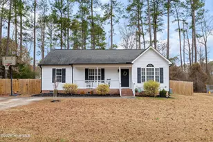 913 E Sanders St, Four Oaks, NC 27524 - Photo 1