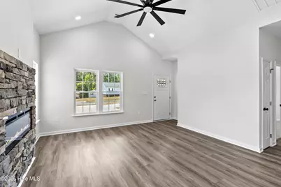 804 Holmes Street, Clinton, NC 28328 - Photo 7