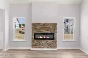 802 Holmes St, Clinton, NC 28328 - Photo 5
