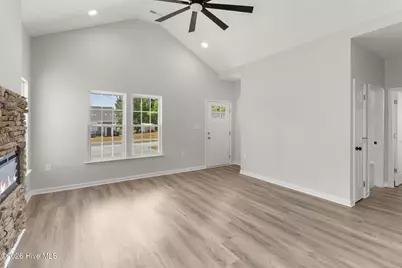 802 Holmes Street, Clinton, NC 28328 - Photo 7