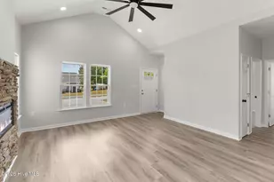 802 Holmes St, Clinton, NC 28328 - Photo 7