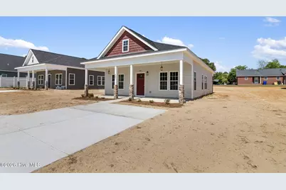 802 Holmes Street, Clinton, NC 28328 - Photo 3