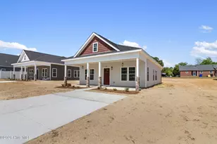 802 Holmes St, Clinton, NC 28328 - Photo 3