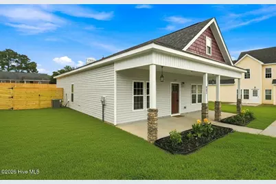 802 Holmes Street, Clinton, NC 28328 - Photo 1