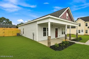 802 Holmes St, Clinton, NC 28328 - Photo 1
