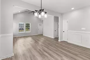 802 Holmes St, Clinton, NC 28328 - Photo 13