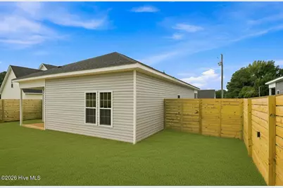 802 Holmes Street, Clinton, NC 28328 - Photo 5