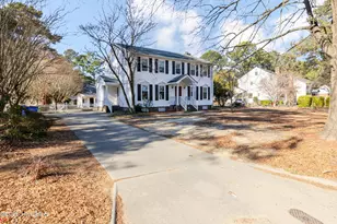 2405 Williamsburg Dr NW, Wilson, NC 27896 - Photo 3