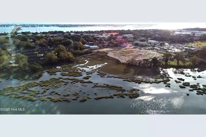 2405 E Myrtle Street, Morehead City, NC 28557 - Photo 1