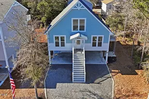 129 N Middleton Ave, Oak Island, NC 28465 - Photo 3