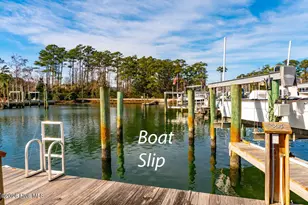 105 Alexandra Ct, Morehead City, NC 28557 - Photo 3