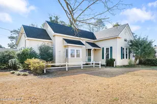 130 E Main St, Rose Hill, NC 28458 - Photo 1
