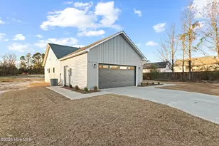 404 Wade Dr, Richlands, NC 28574 - Photo 3