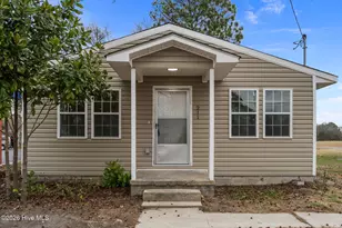 211 S Jackson St, Beulaville, NC 28518 - Photo 1