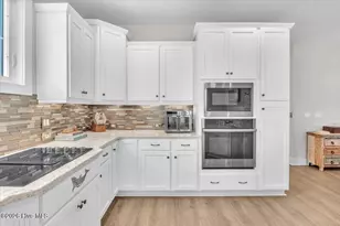 305 Ivy Ln, Carolina Beach, NC 28428 - Photo 17