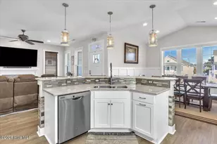 305 Ivy Ln, Carolina Beach, NC 28428 - Photo 15