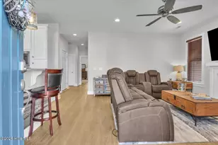 305 Ivy Ln, Carolina Beach, NC 28428 - Photo 7