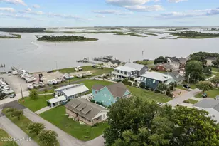 303 S Elm St, Swansboro, NC 28584 - Photo 13