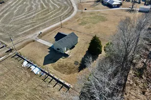 303 Roberson Dr, Williamston, NC 27892 - Photo 9