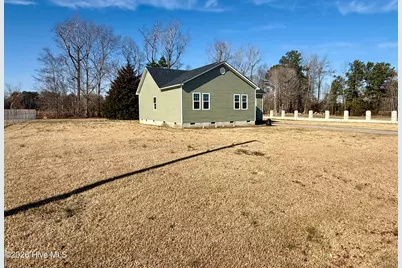 303 Roberson Drive, Williamston, NC 27892 - Photo 11