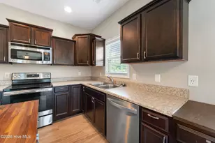 407 S Bluff Cir, Jacksonville, NC 28540 - Photo 9