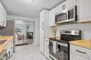 5713 Emerald Dr, Emerald Isle, NC 28594 - Photo 11