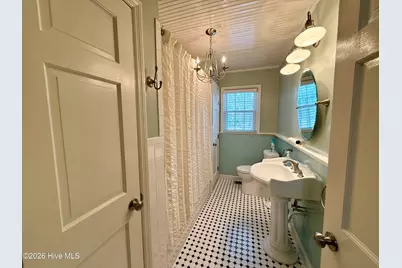 830 W Covington Street, Laurinburg, NC 28352 - Photo 17
