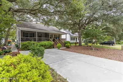 104 NE 40th Street, Oak Island, NC 28465 - Photo 5
